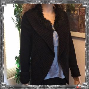 Black Sweater With Fur Collar sz med